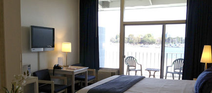 Foghorn Harbor Inn Room