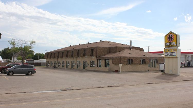 Circle 6 Motel Exterior