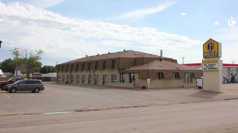 Circle 6 Motel Exterior