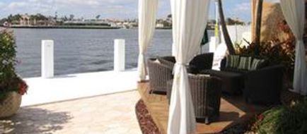 The Pillars Hotel Bar/Lounge