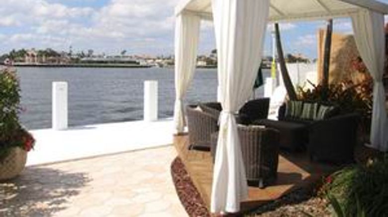 <b>The Pillars Hotel Bar/Lounge</b>