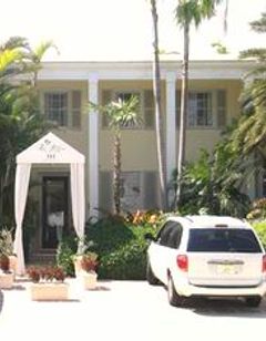 The Pillars Hotel