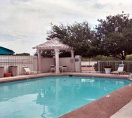 Motel 6 Dallas-Garland Pool
