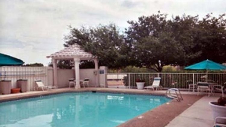 Motel 6 Dallas-Garland Pool