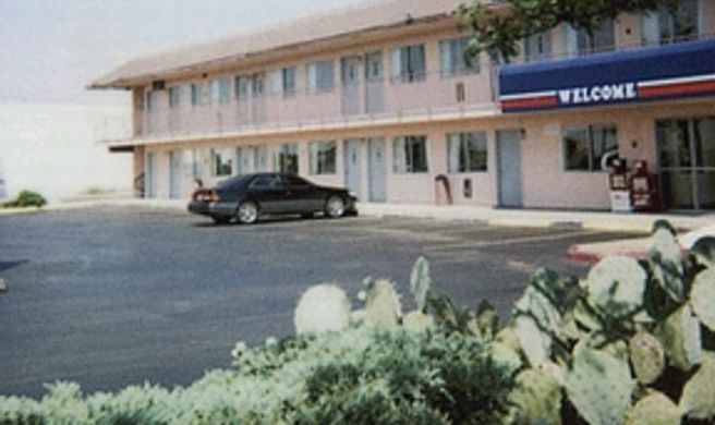 Howard Johnson by Wyndham Odessa Exterior