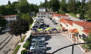 Lake Front Motel