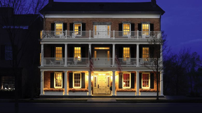 The Aurora Inn Exterior