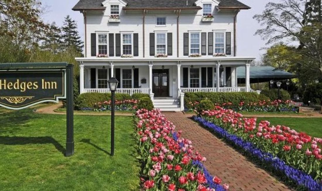 The Hedges Inn Exterior