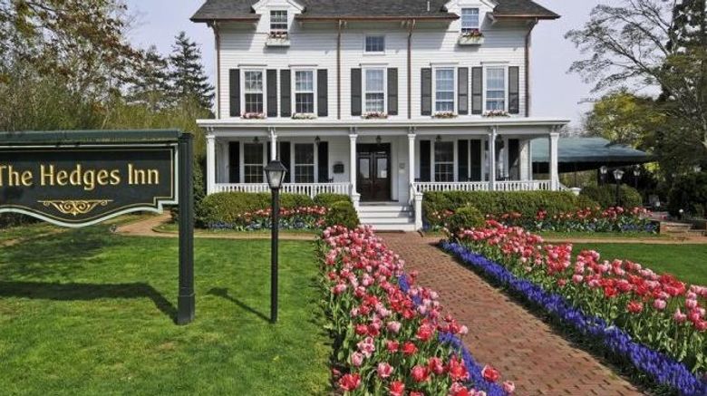 <b>The Hedges Inn Exterior</b>