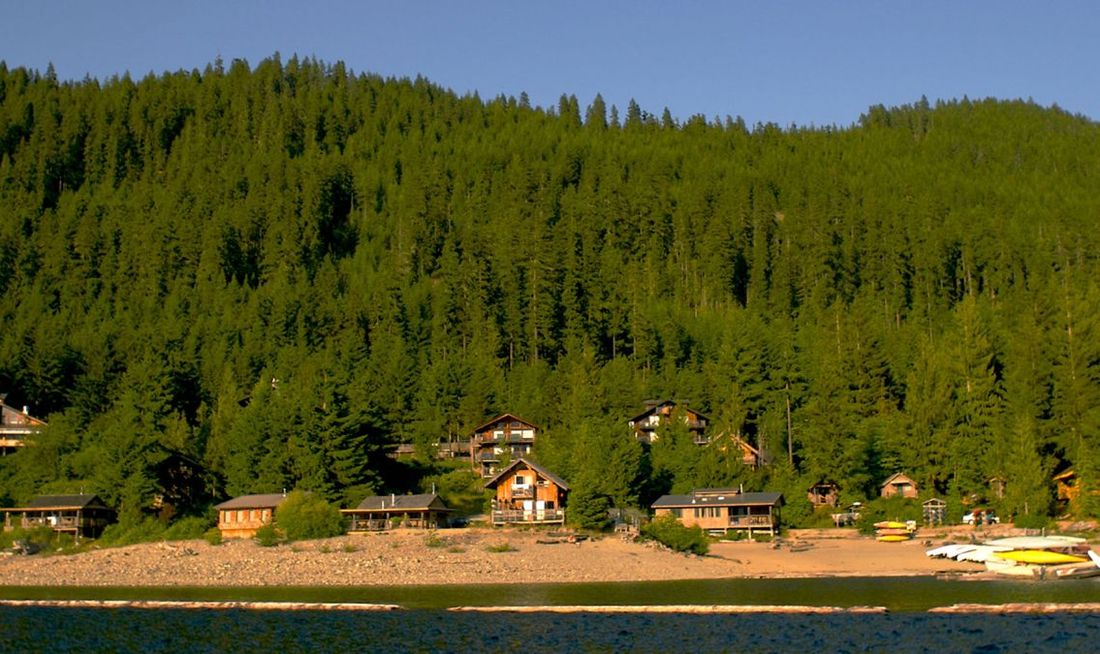 Strathcona Park Lodge Exterior