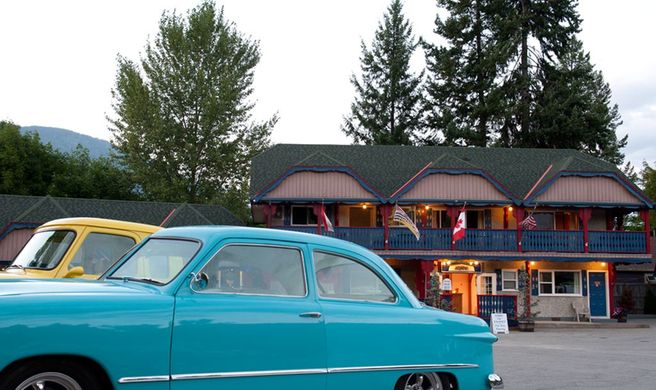 Alpine Inn & Suites Exterior