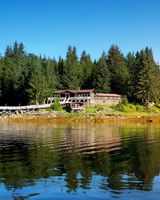 Yes Bay Lodge