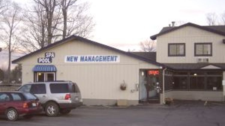 Americas Best Value Inn Marquette Exterior