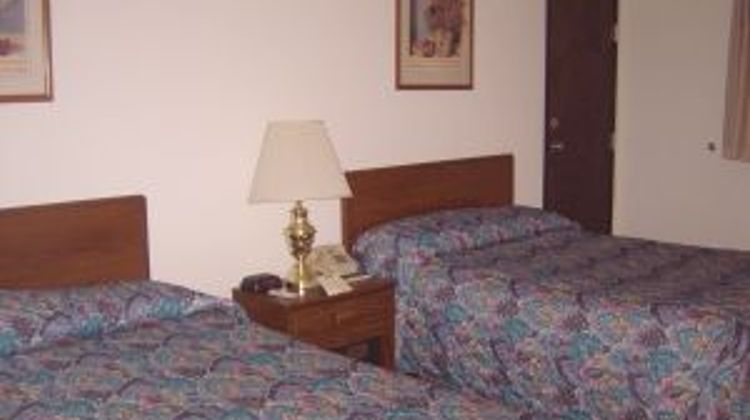 Americas Best Value Inn Marquette Room