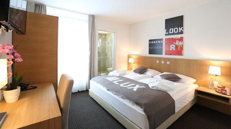 <b>LUX Hotel Room</b>