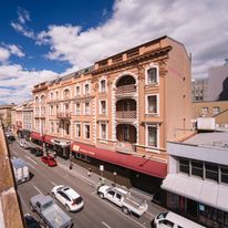 Hadley's Orient Hotel