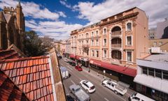 Hadley's Orient Hotel