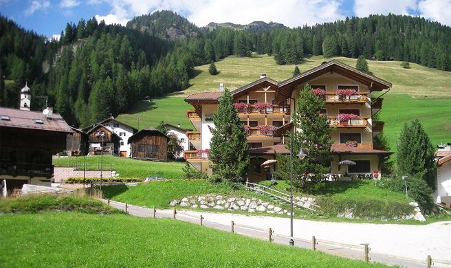 Hotel Dolomites Inn Exterior