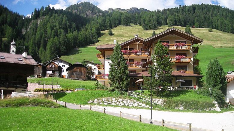 Hotel Dolomites Inn Exterior