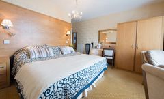 Gwesty'r Marine Hotel