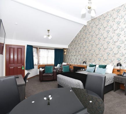 Balmoral Lodge Motel Room