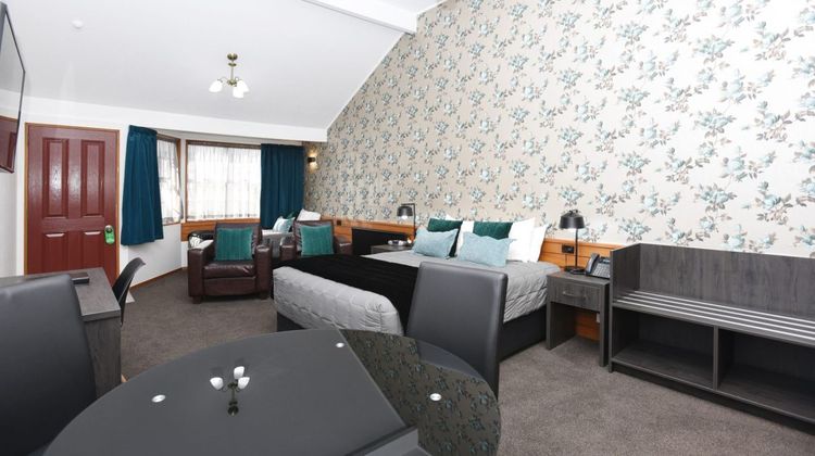 Balmoral Lodge Motel Room