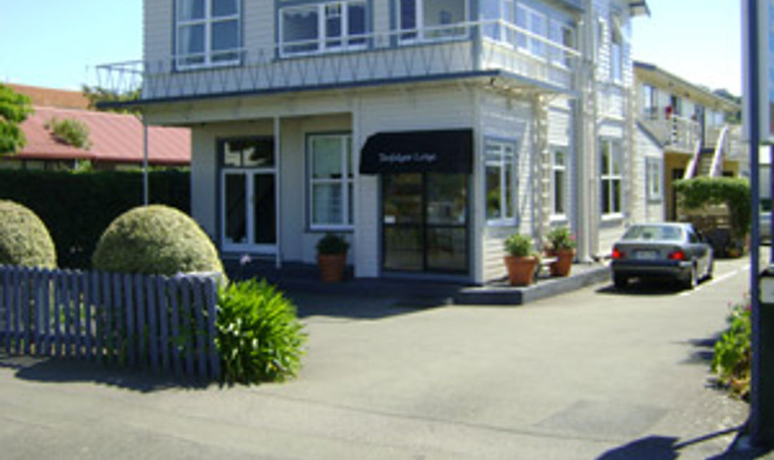 Trafalgar Lodge Exterior