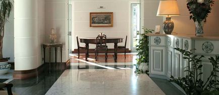 Hotel Flora Lobby