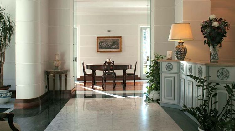 Hotel Flora Lobby