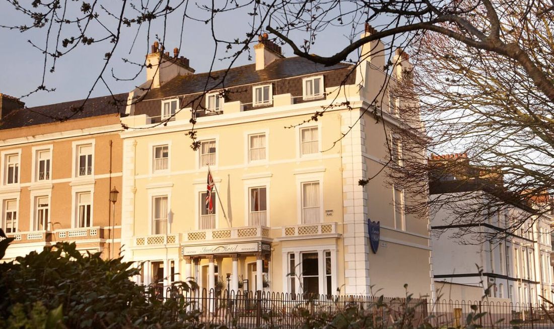 Invicta Hotel Exterior