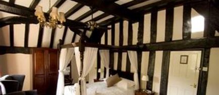 Old Court Hotel & Suites Room