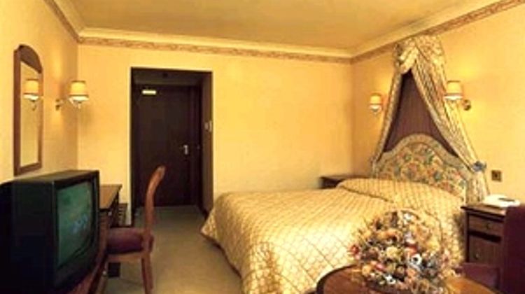 Windlestrae Hotel Room