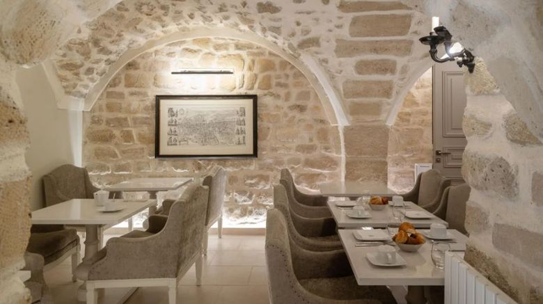 <b>Hotel Saint-Louis en L'Isle Restaurant</b>