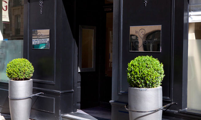 Le Senat Hotel Exterior