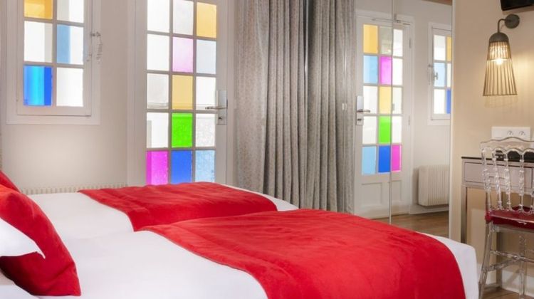 Hotel Eiffel Segur Room