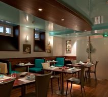 Makom Pereire Restaurant