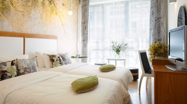<b>City Hotel Room</b>