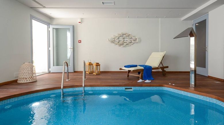 <b>Grotta Hotel Pool</b>