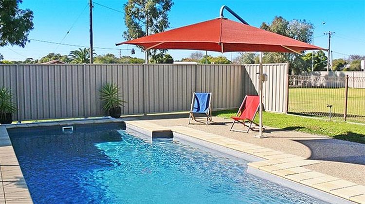 Settlement Motor Inn Pool