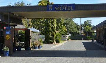 Nicholas Royal Motel