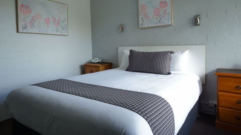 <b>Nicholas Royal Motel Room</b>