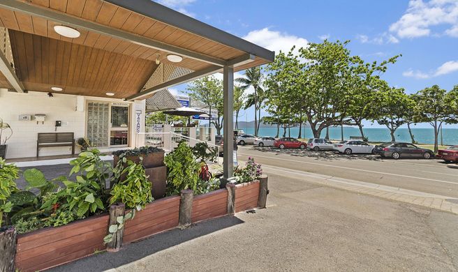 Beach House Motel Exterior