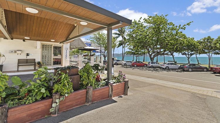 Beach House Motel Exterior