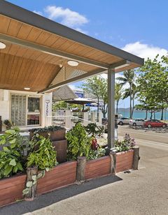 Beach House Motel