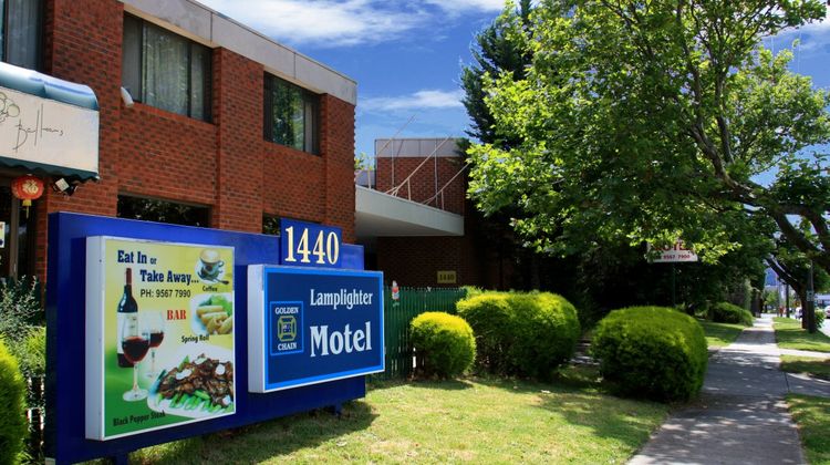 Lamplighter Motel Exterior