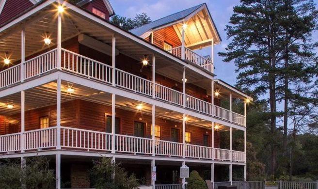 Glen-Ella Springs Inn & Meeting Place Exterior