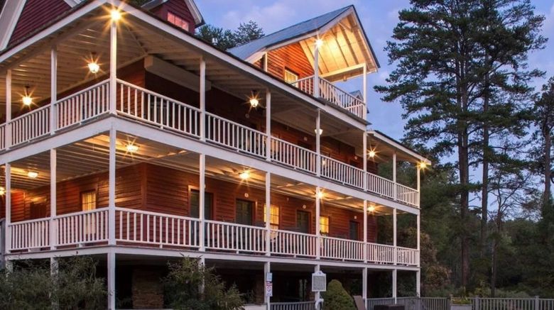 Glen-Ella Springs Inn  and  Meeting Place Exterior