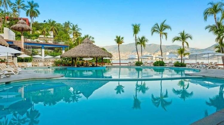 Park Royal Beach Acapulco Pool
