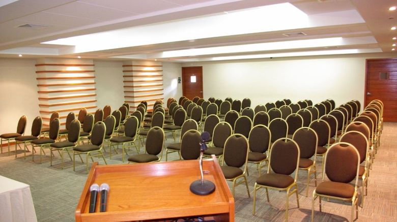 <b>Victoria Regia Hotel & Suites Meeting</b>