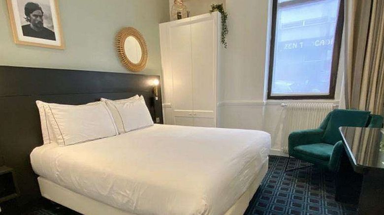 <b>Hotel Etoile Trocadero Room</b>